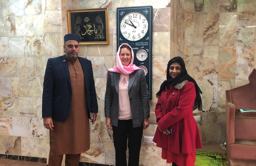 of Victoria at Merton Street Mosque with Yasmin Kaduji of Banbury Chamber of Commerce and B Hassan Hanif, Chairman of Banbury Madni Masjid.